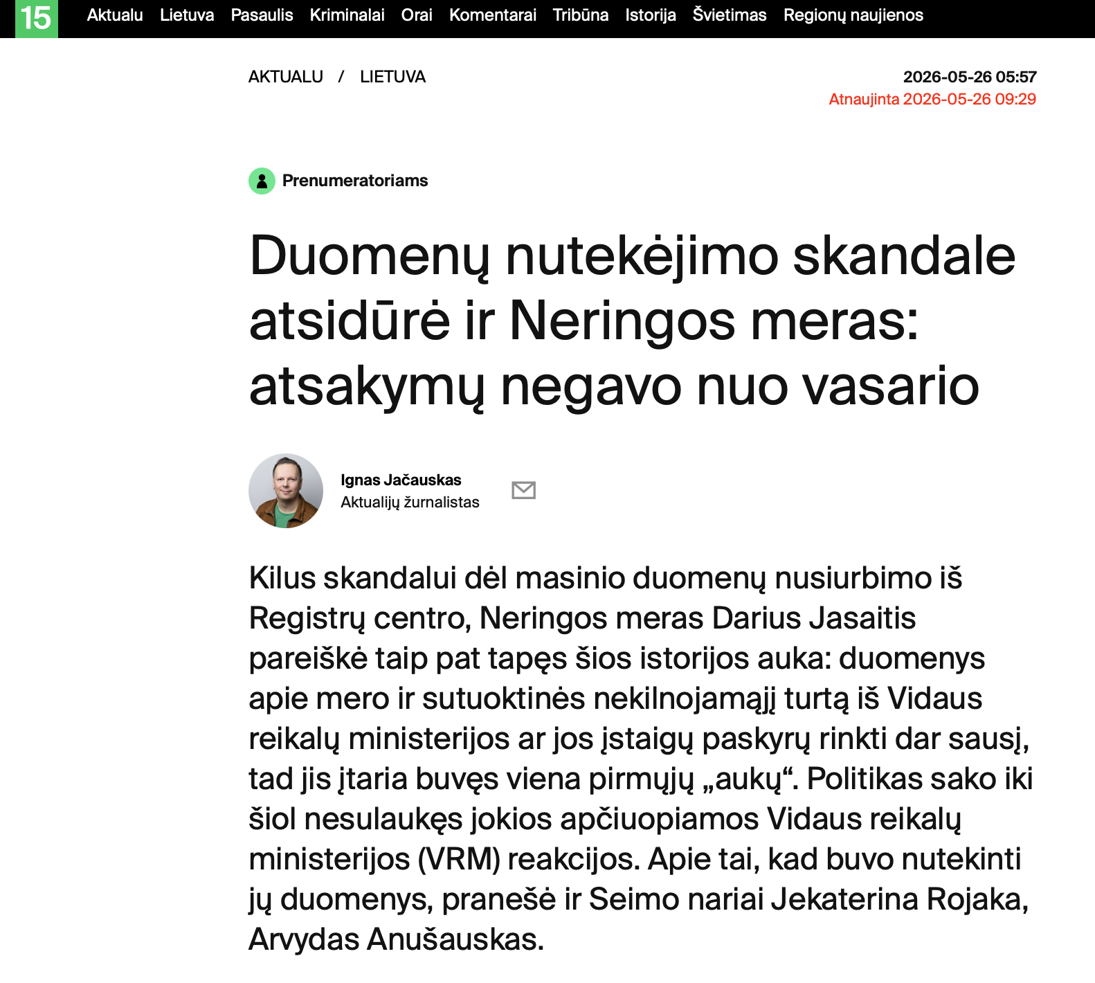 Gegužės 26 d. T. Balžeko vadovaujamas naujienų portalas „15min“ publikavo straipsnį, kurio pagrindinis herojus – tiesioginis E. Šakalio vadovas, Neringos savivaldybės meras Darius Jasaitis.
